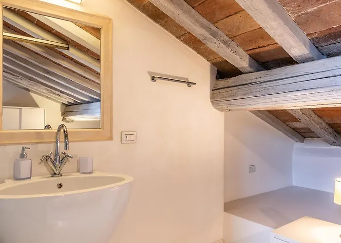 Appartement Luxe Paradise - 4 Person, Historic Center Modène